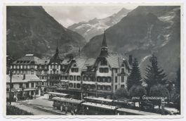 Grindelwald Bahnhof belebt Zug
