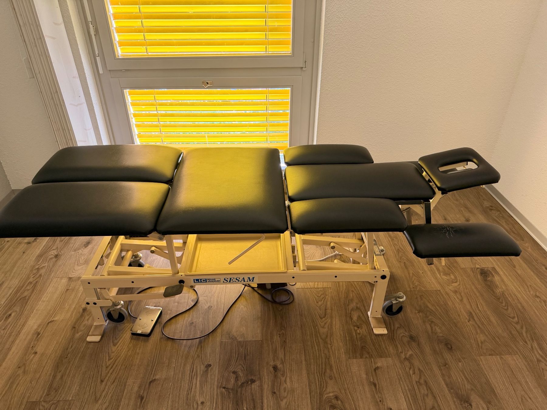 Kosmetik-& Massageliegen: Tables de traitement – Gebraucht aus Estavayer-le-Lac von jmt_vg8m 2
