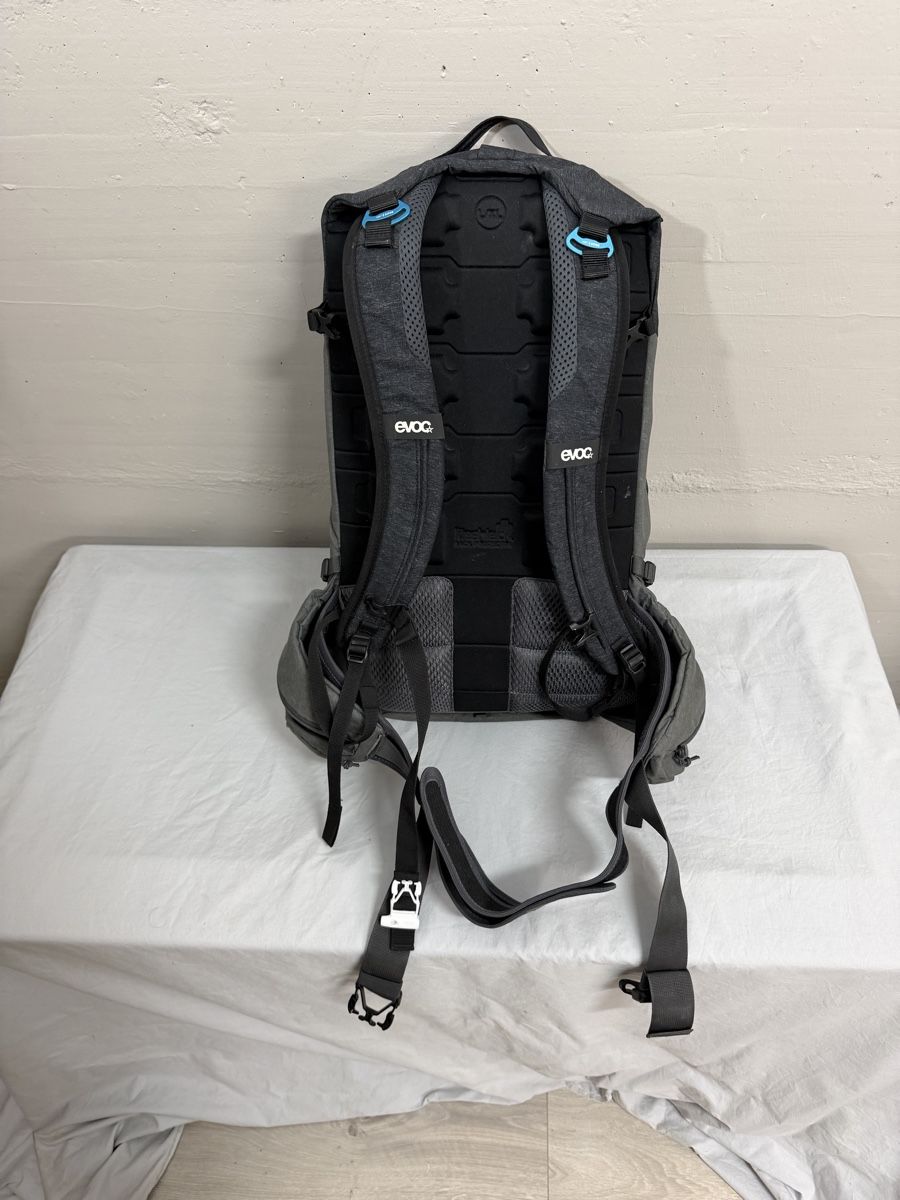 Evoc Sacs à dos: EVOC Rucksack mit Protektor – D'occasion à Horgen par -Capitano- 5