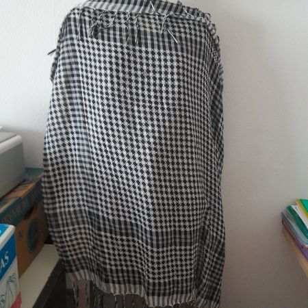 Schicker Leichter Damen Schal schwarz/weiss kariert Fransen