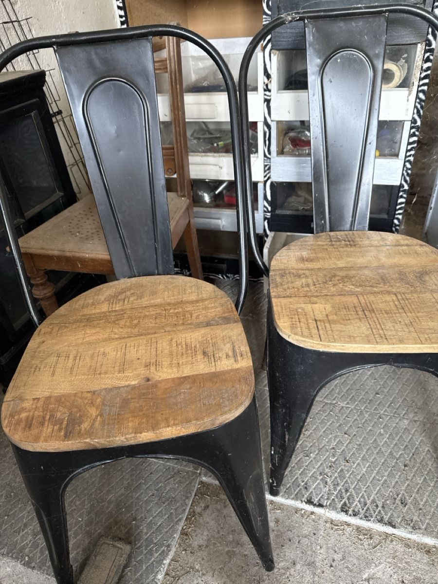 Chaises: 2er Set Stühle im Industrial Stile – D'occasion à Wäldi par Kaninchenbau