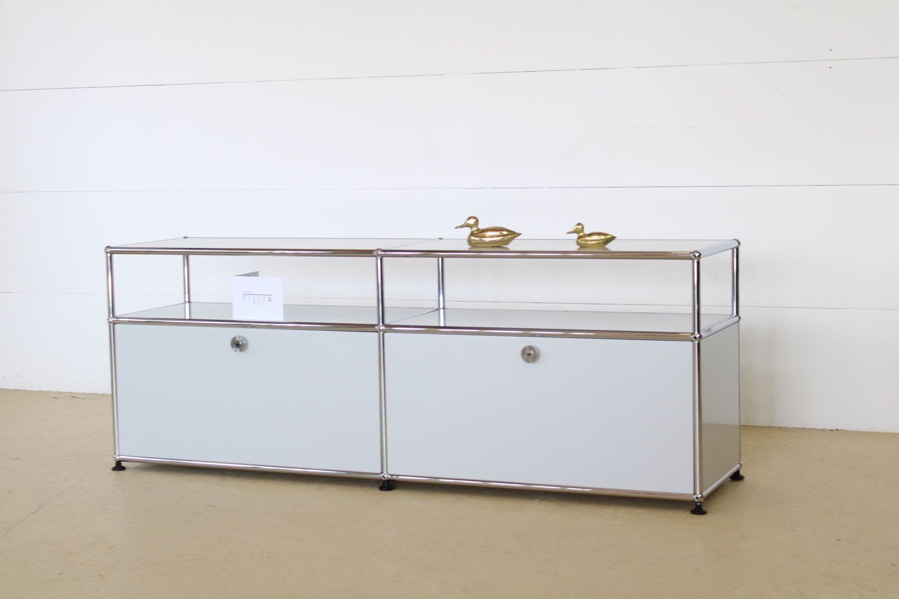 USM Mobili TV: USM Lowboard in Lichtgrau – Usato da Meinisberg venduto da atelier_TILIJA