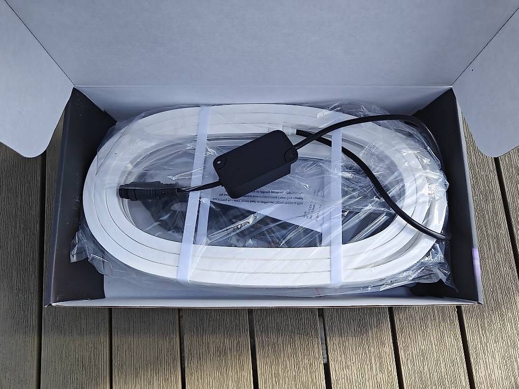 Philips Ghirlande e barre luminose: Philips Hue Outdoor Lightstrip 5 Meter – Usato da Berg TG venduto da Worldwied 3