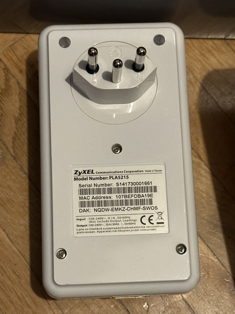 Zyxel Laufwerke & Adapter: ZyXEL HD Powerline Adapter AV2 600 Mbit – Gebraucht aus Zürich von maetthum 1