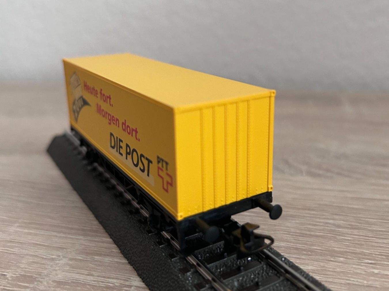 Märklin Modellini di ferrovie: Märklin Güterwagen PTT Die Post Container HO – Nuovo e nell'imballaggio originale da Goldach venduto da Manyro55 2