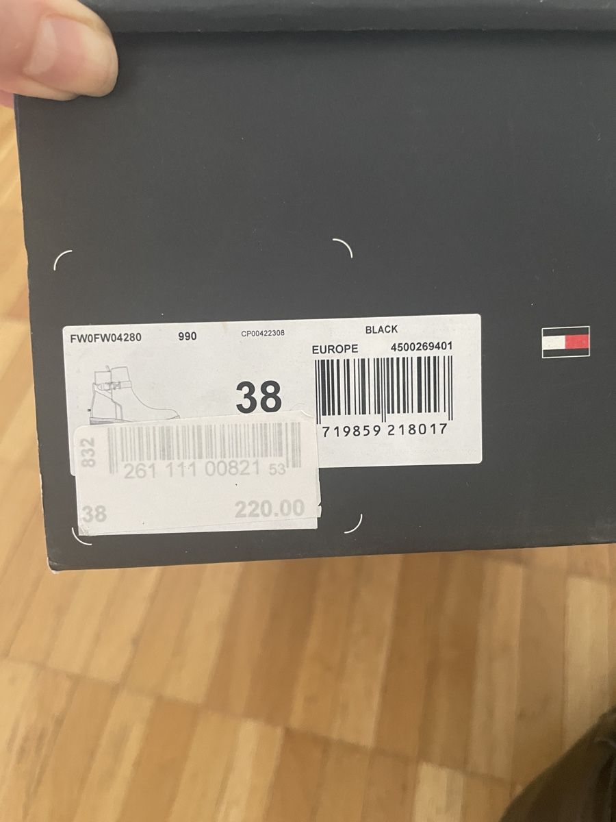 Tommy Hilfiger Damenschuhe: Tommy Hilfiger Black Leather Ankle Boots, Size 38 EU – Gebraucht aus Neuchatel von shi_9fzw 1