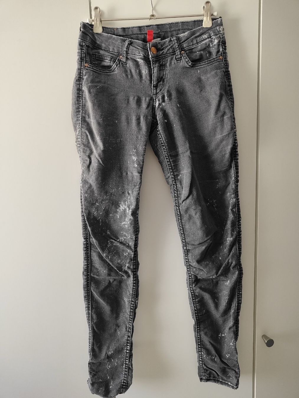 Jeans: skinni Jeans 34 – D'occasion à Einsiedeln par TheMullets_wife