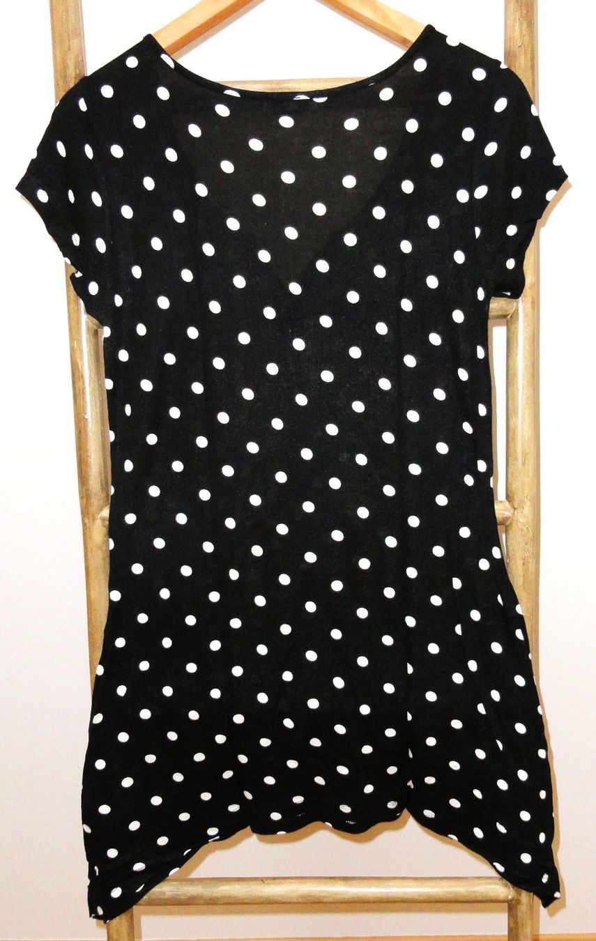 T-shirt: Long t-shirt noir à pois – Usato da St-Livres venduto da lune_bleue 1