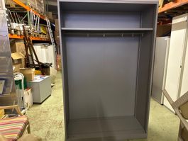 Garderobenschrank aus Metall mit Ablagefläche 120x50x190cm