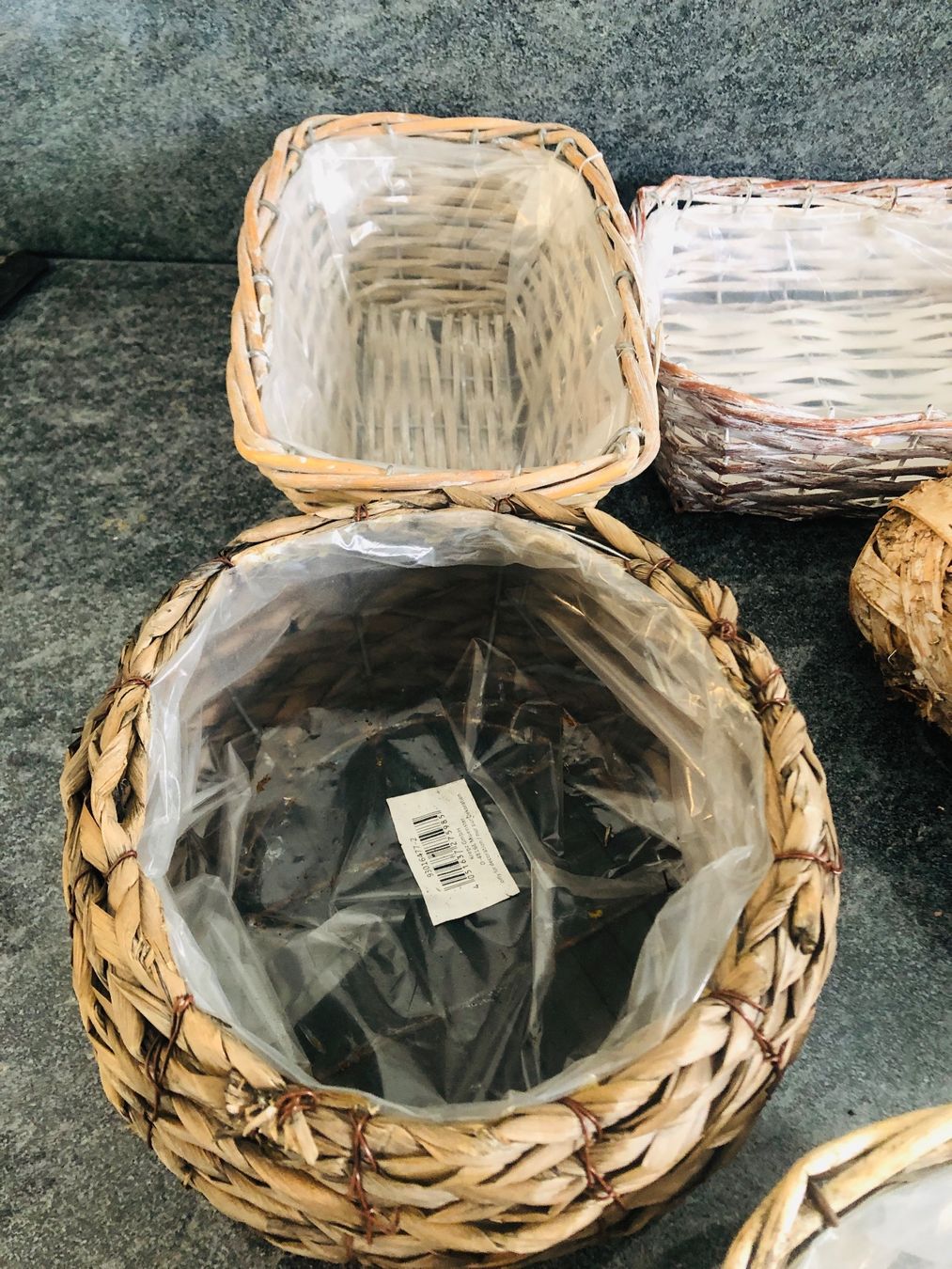 Vasi per fiori: 11 paniers pour fleurs/decoration – Usato da Veyrier venduto da Szurkemaci 2