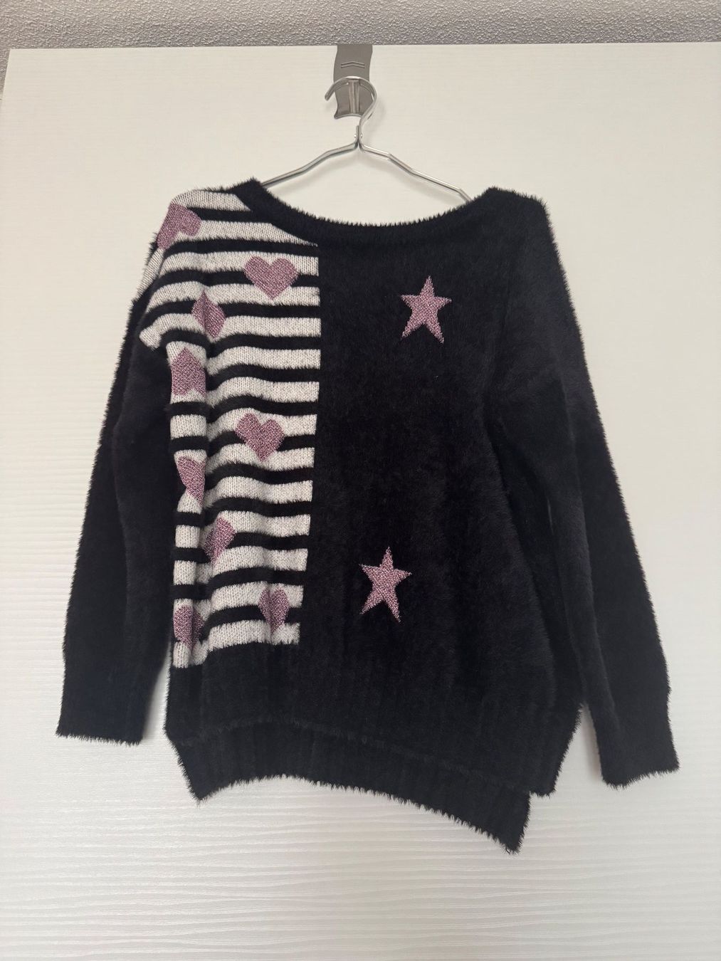 Pulls & Sweat-shirts: Damen Pullover, flauschig, schwarz, Herz- und Sternenmust... – D'occasion à Oberrohrdorf par chilibiggi