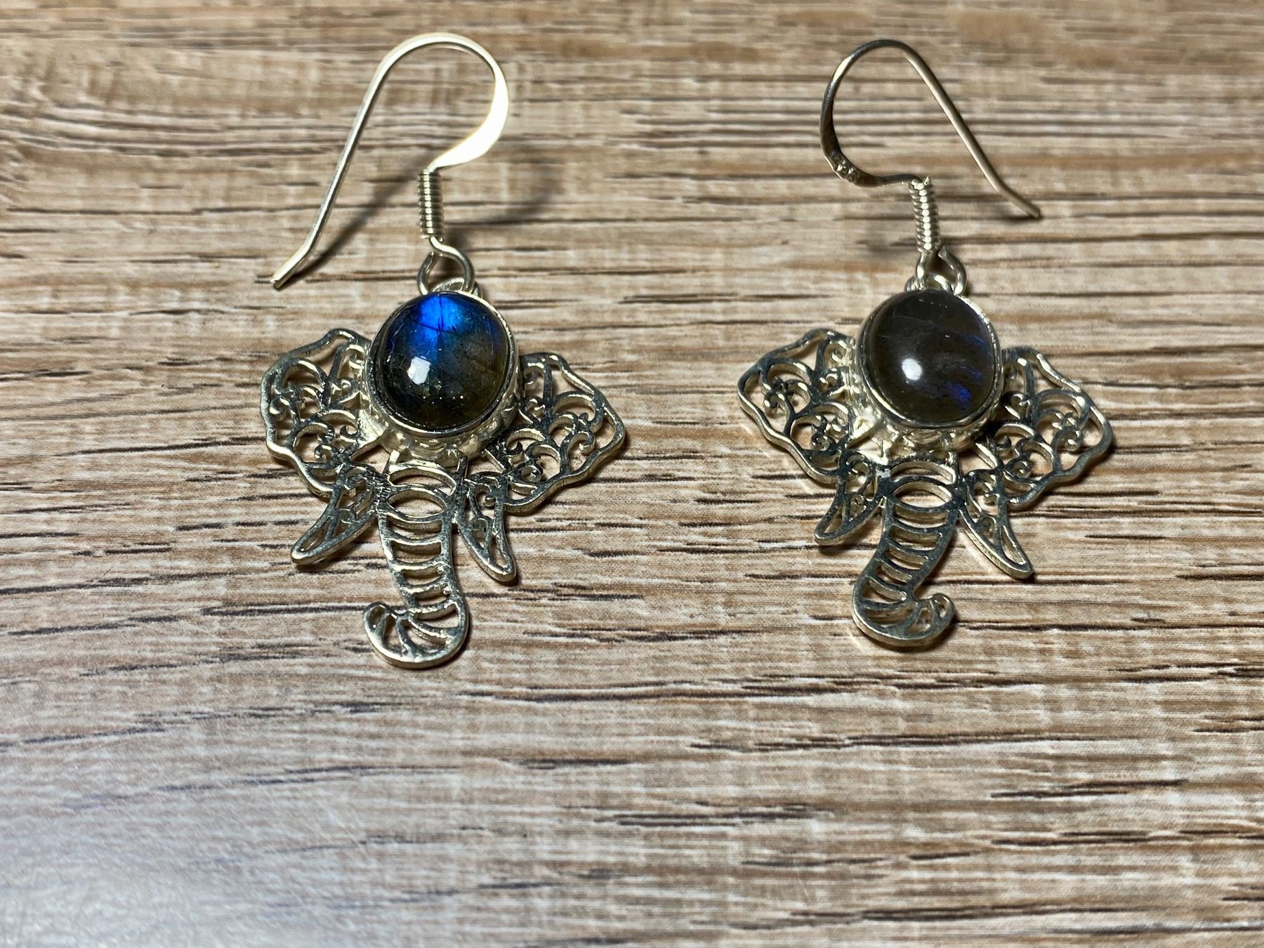Orecchini pendenti & Orecchini a lobo: Boho Elefant Ohrringe 925 Silber mit natürlichem Labradorit – Nuovo e nell'imballaggio originale da Laax venduto da Kiki_Kingdom3 9