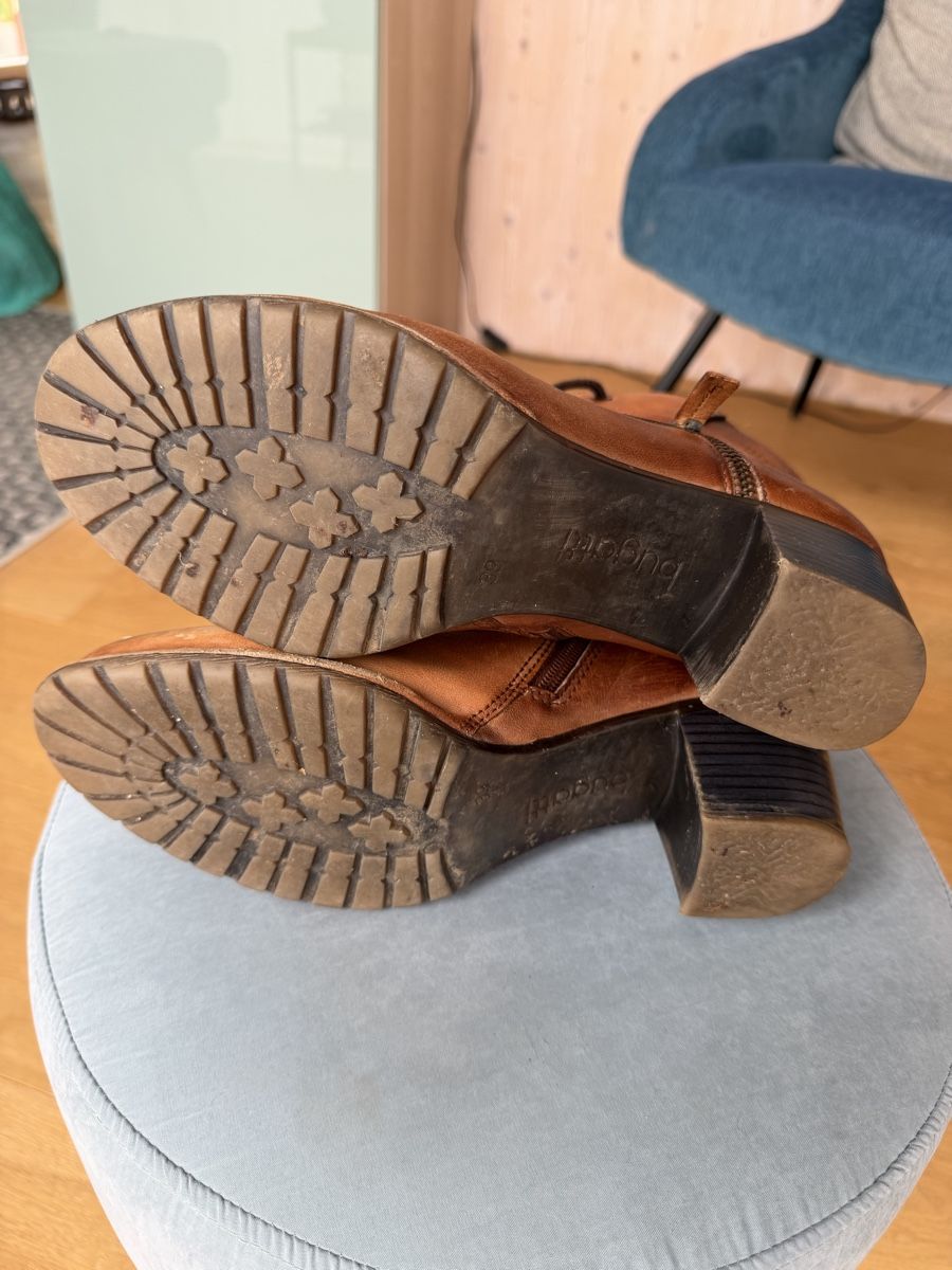 Bugatti Damenschuhe: Bottines à lacets Bugatti cuir marron 39 – Gebraucht aus Uetliberg von adrenalhyn 3