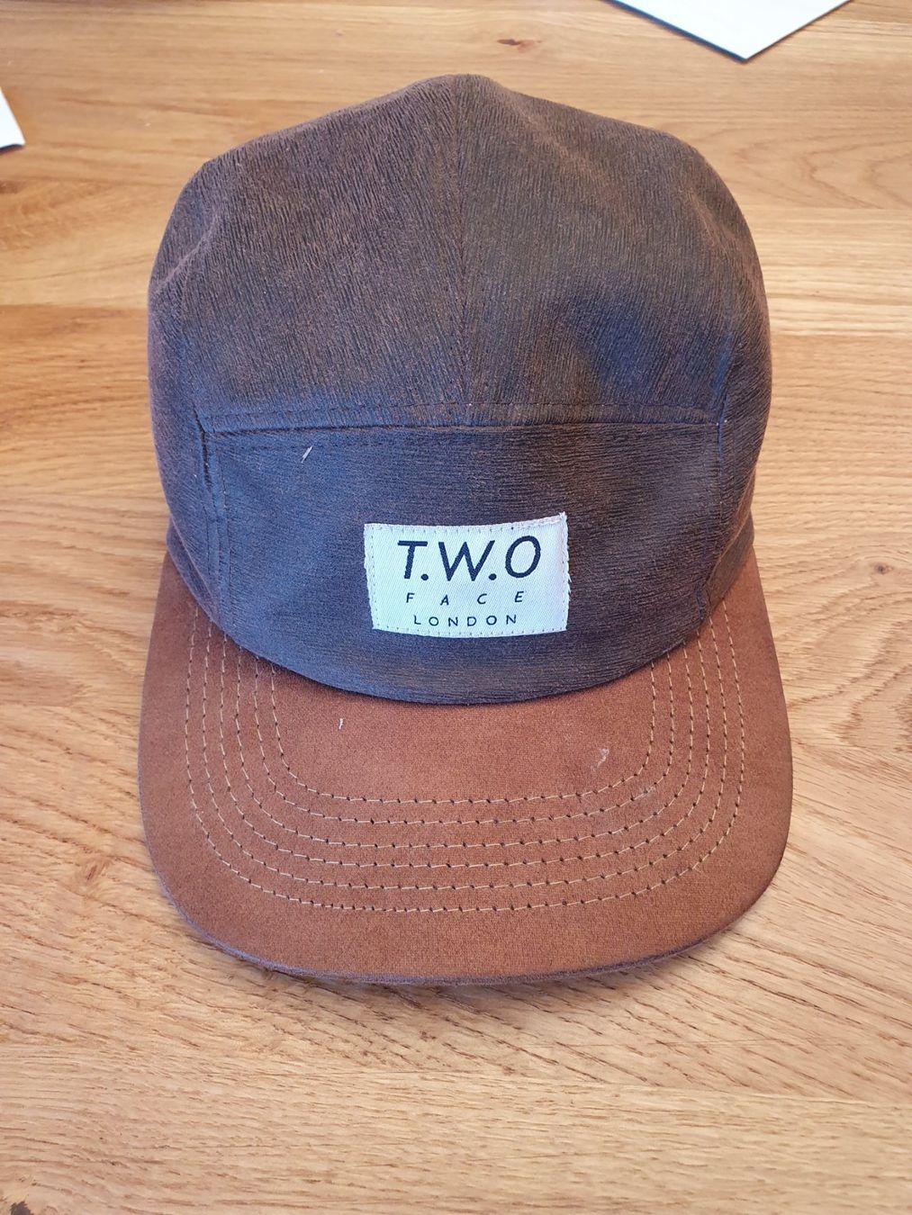 Copricapi, berretti & cappellini: Casquette T.W.O face London – Usato da Magglingen/Macolin venduto da Zwo2