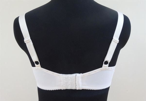 Altra biancheria intima: Rosa Faia - BH - 75 E - weiss – Usato da Zofingen venduto da Justizia_01 1