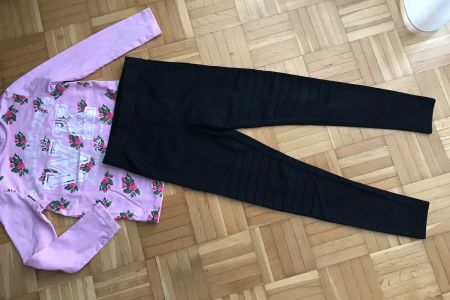 Shirt mit Blumenmuster + Leggins Grösse 128 - Porto 3.40