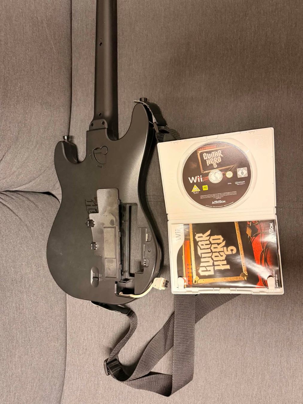 Nintendo Giochi: Guitar Hero 5 + Guitar Nintendo Wii – Usato da Giubiasco venduto da Ticinerd 1
