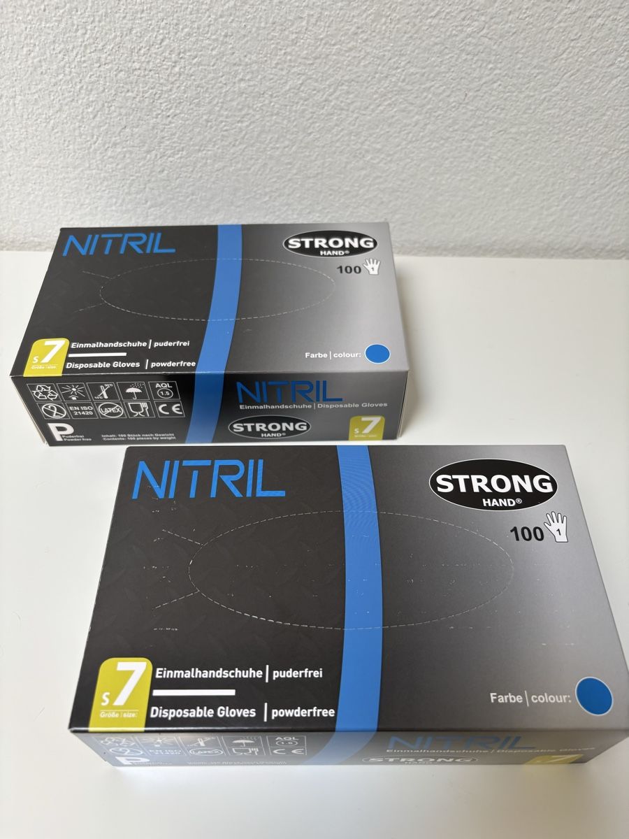 Gants & mitaines : Nitrill Strong Einmalhandschuhe puderfrei Grösse 7 – Neuf (Voir description) à Küttigen par cedione