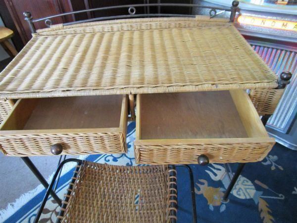 Schreibtische: Nissen String Rattan Schreibtisch Hocker Landh Nissen String – Gebraucht aus Luzern von antikdesign2552 2