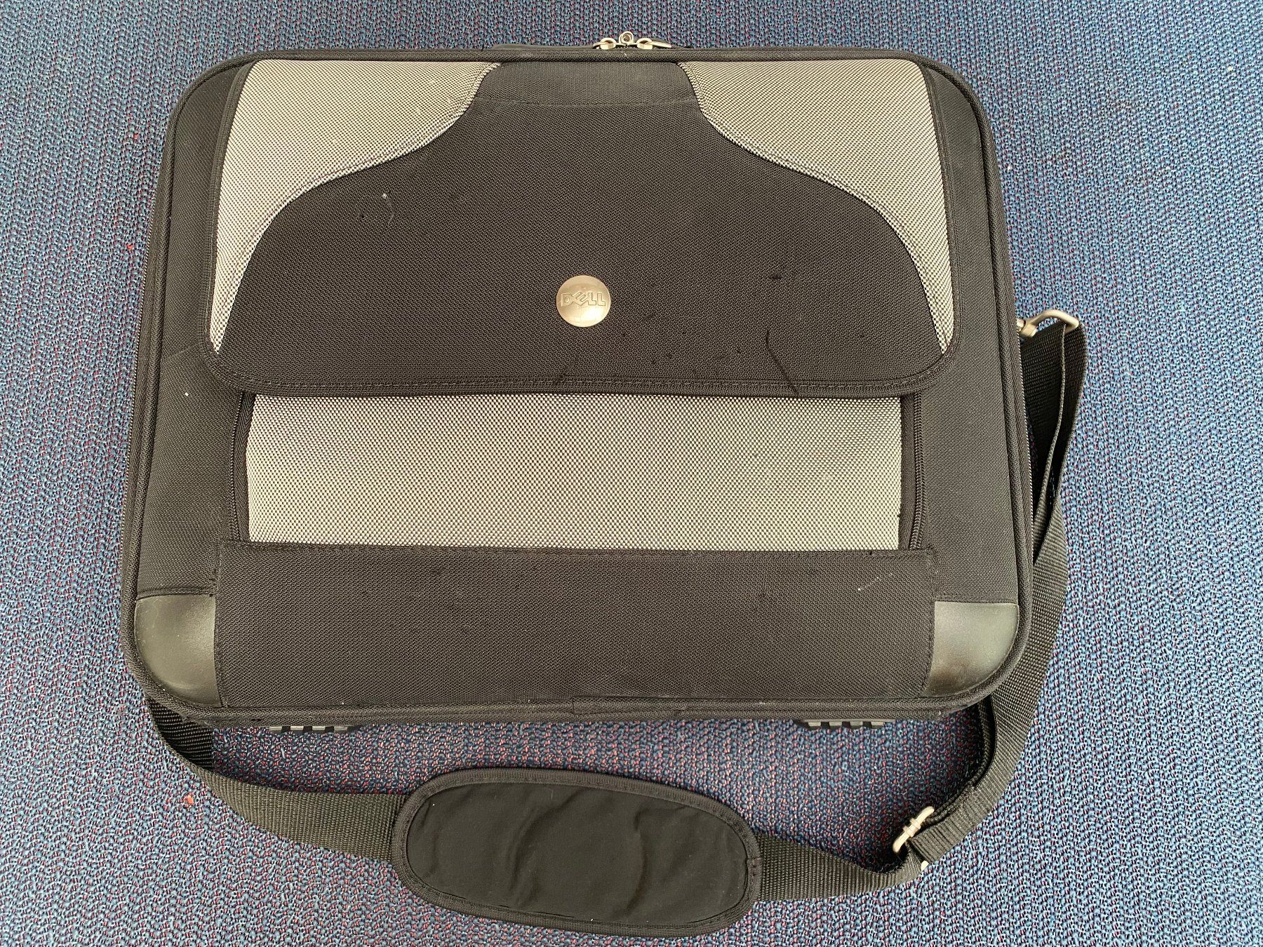 Dell Borse: Sehr robuste Dell Notebook-Tasche - ca. 46x38x15cm – Usato da Langwiesen venduto da Restposten-24