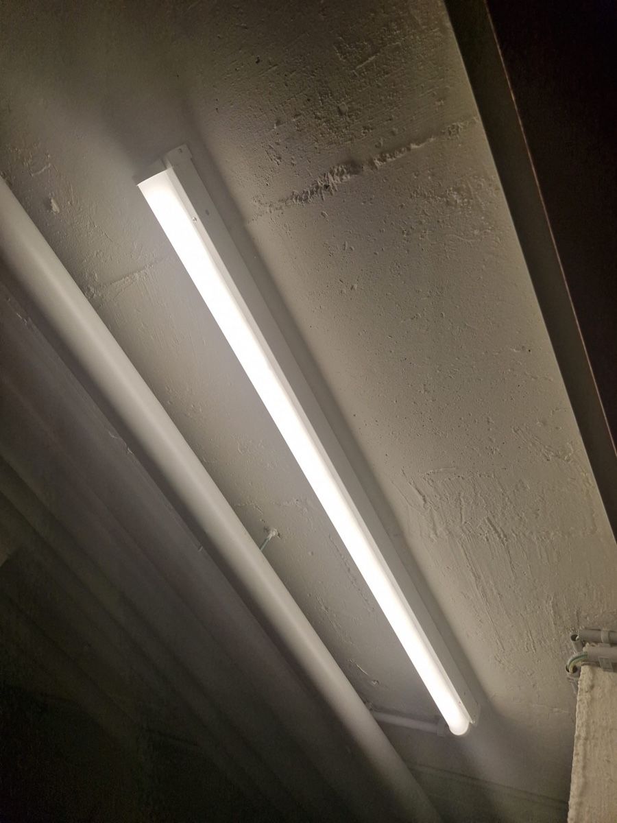 Lampadari & plafoniere: LEDVANCE LN UO 1200 LED Röhre neu!! – Nuovo (secondo la descrizione) da Bergdietikon venduto da fabioabarth