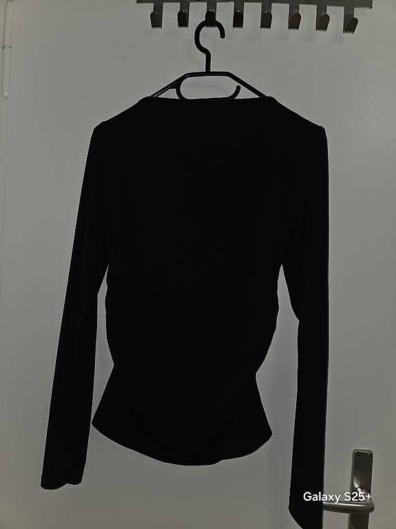 Maglioni & Felpe: Langarmshirt mit Runden Ausschnitt – Usato da St. Gallen venduto da ruz_t5lk 1