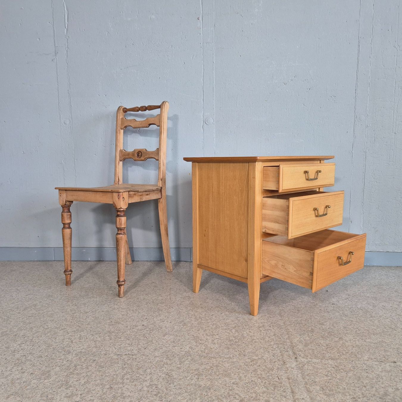 Tables de nuit: 60s Night-Stand Nachttisch Schubladenkommode Holz Kommode – D'occasion à Nottwil par Wondewa-Shop 2