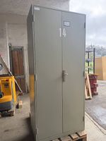 Tiefer, massiver Metallschrank, B: 88, T:53, H: 200cm