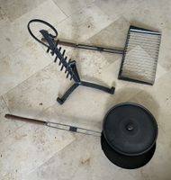 Marronipfanne mit Grillständer und Cheminéebesteck