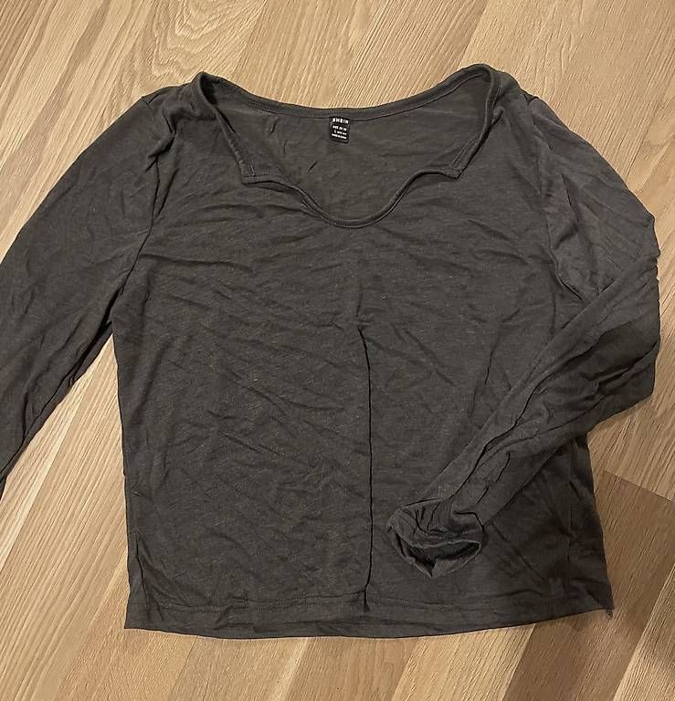 T-shirts: Langarm Shirt – D'occasion à Düdingen par sahli89