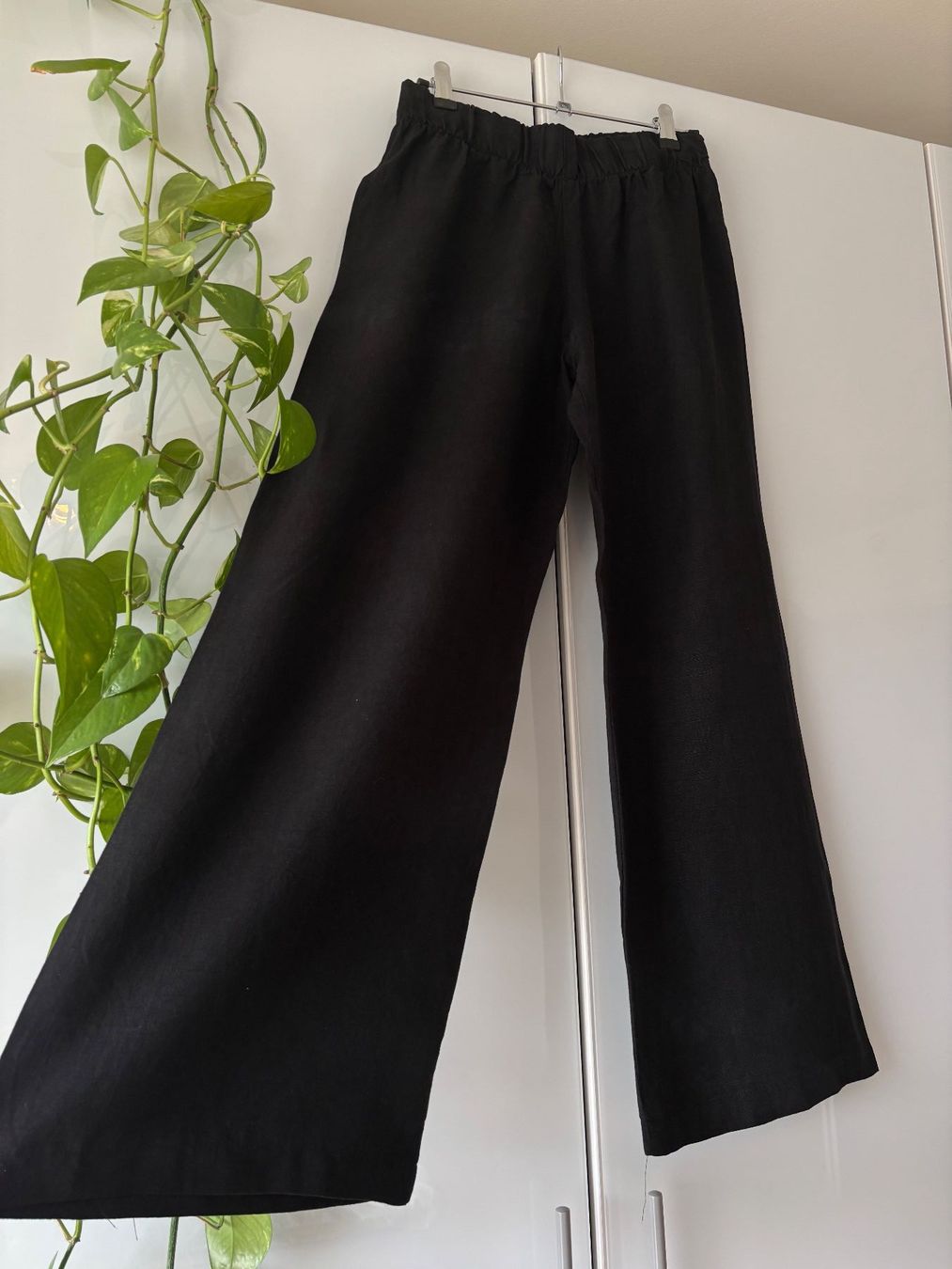 Pantaloni: HANDMADE schwarze Leinenhose – Usato da Zürich venduto da missmodernage 1