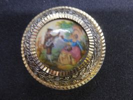 Petite boîte ronde à pilules en plaquée or