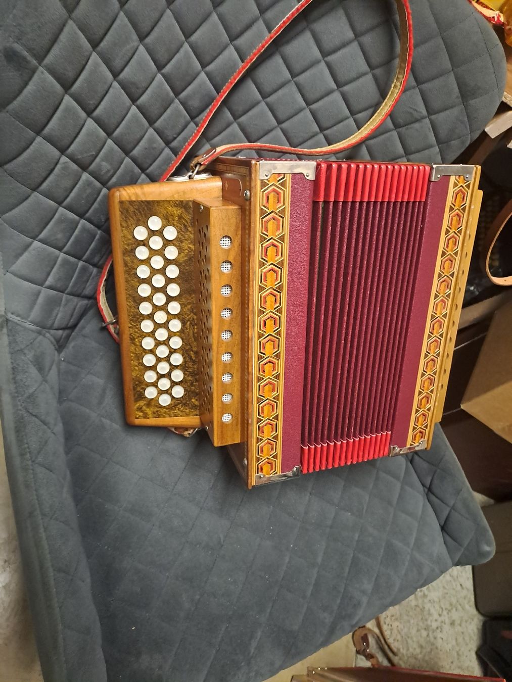 Musikinstrumente: zanin orgeli ton A  – Gebraucht aus Villeneuve von BibiVintage
