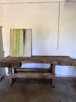 Werkbank mit gebrauchspuren alt