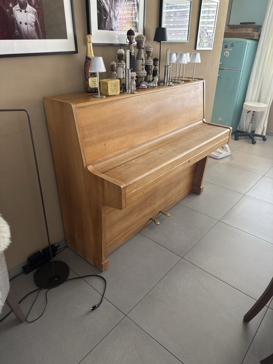 Strumenti musicali: Klavier helles Holz guter Zustand – Usato da Kilchberg ZH venduto da lin_8dds