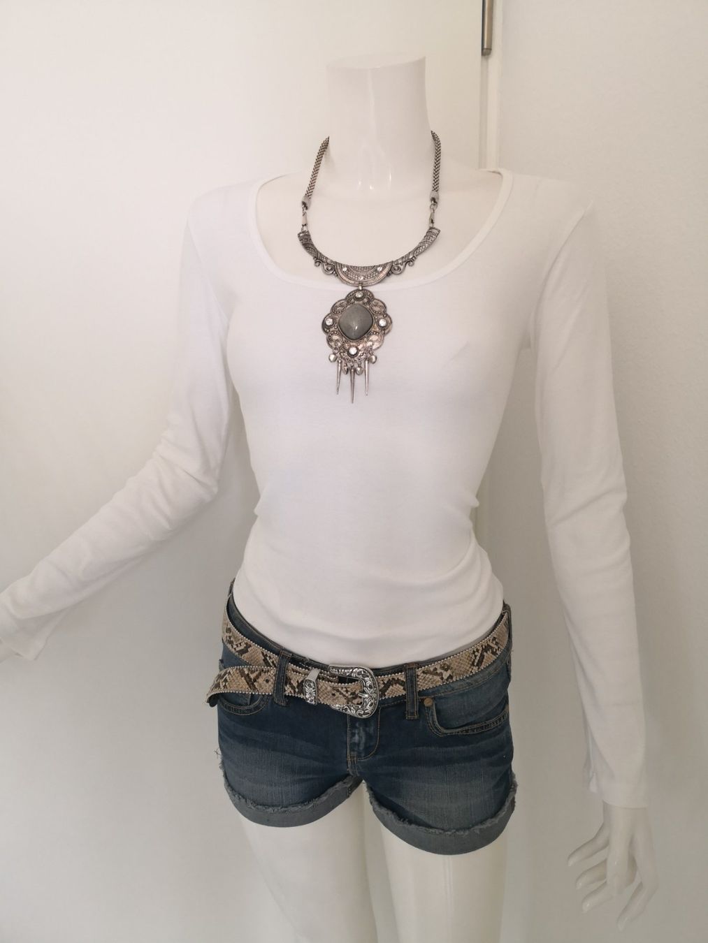 Mango T-Shirts: 🤩MANGO LANGARM T-SHIRT WEISS – Gebraucht aus Olten von Naja-Twins-Twins 1
