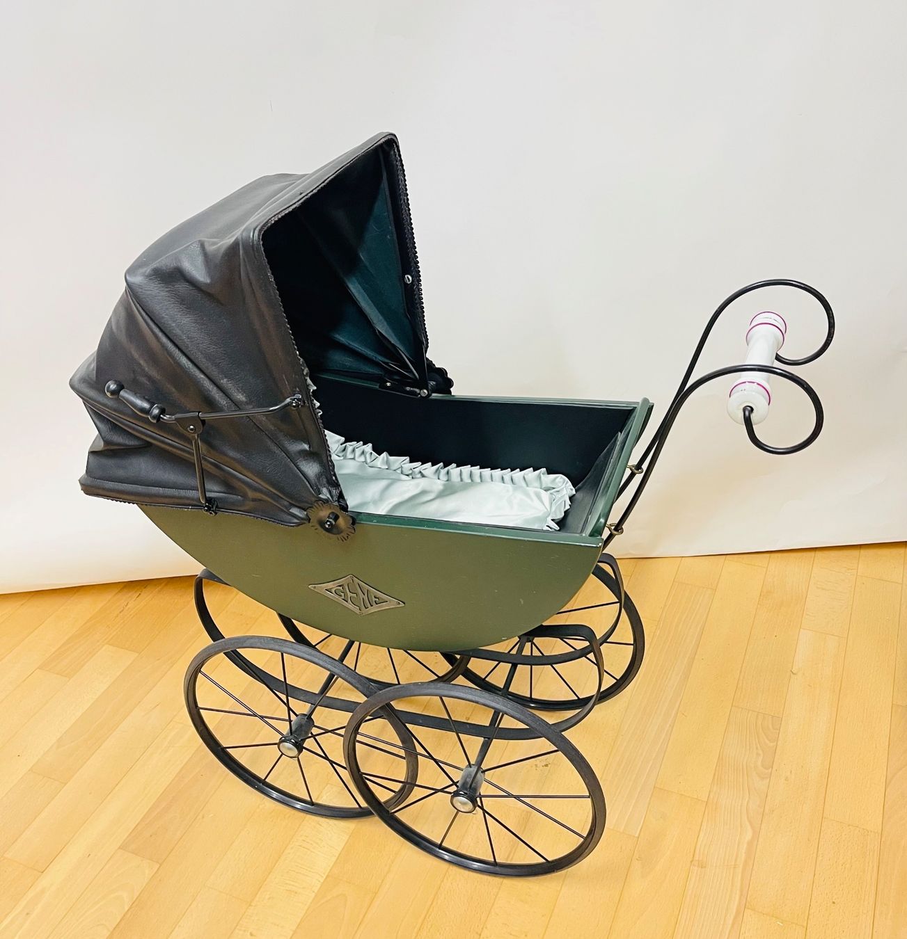 Carrozzine per bambole: Puppenwagen, ATELIER – Usato da Olten venduto da ELHANDEL