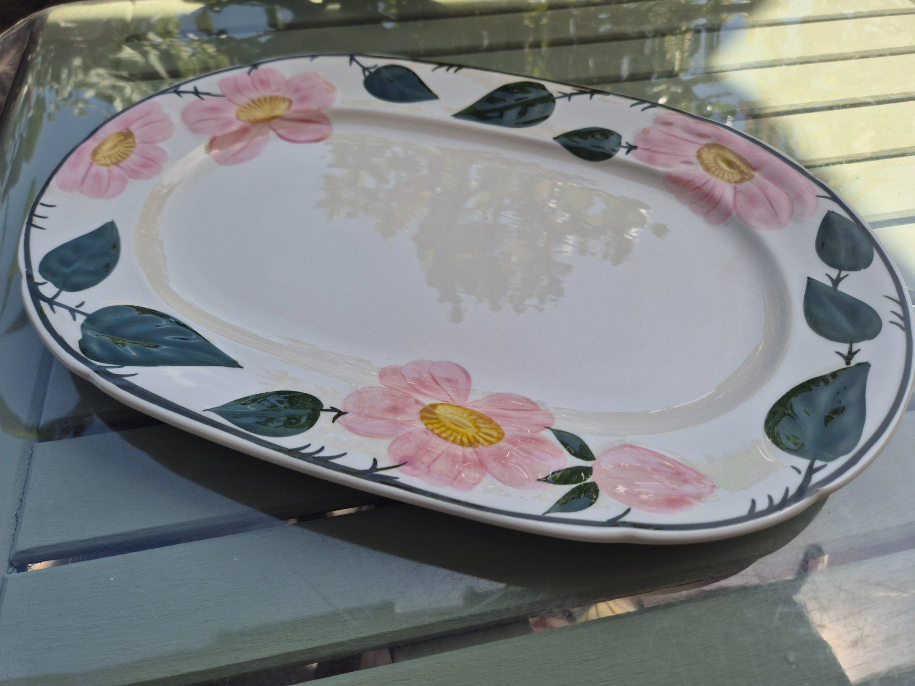 Villeroy & Boch Piatti di portata: Hübsche ovale Servierplatte Wildrose W&Boch – Usato da Bern venduto da aronari