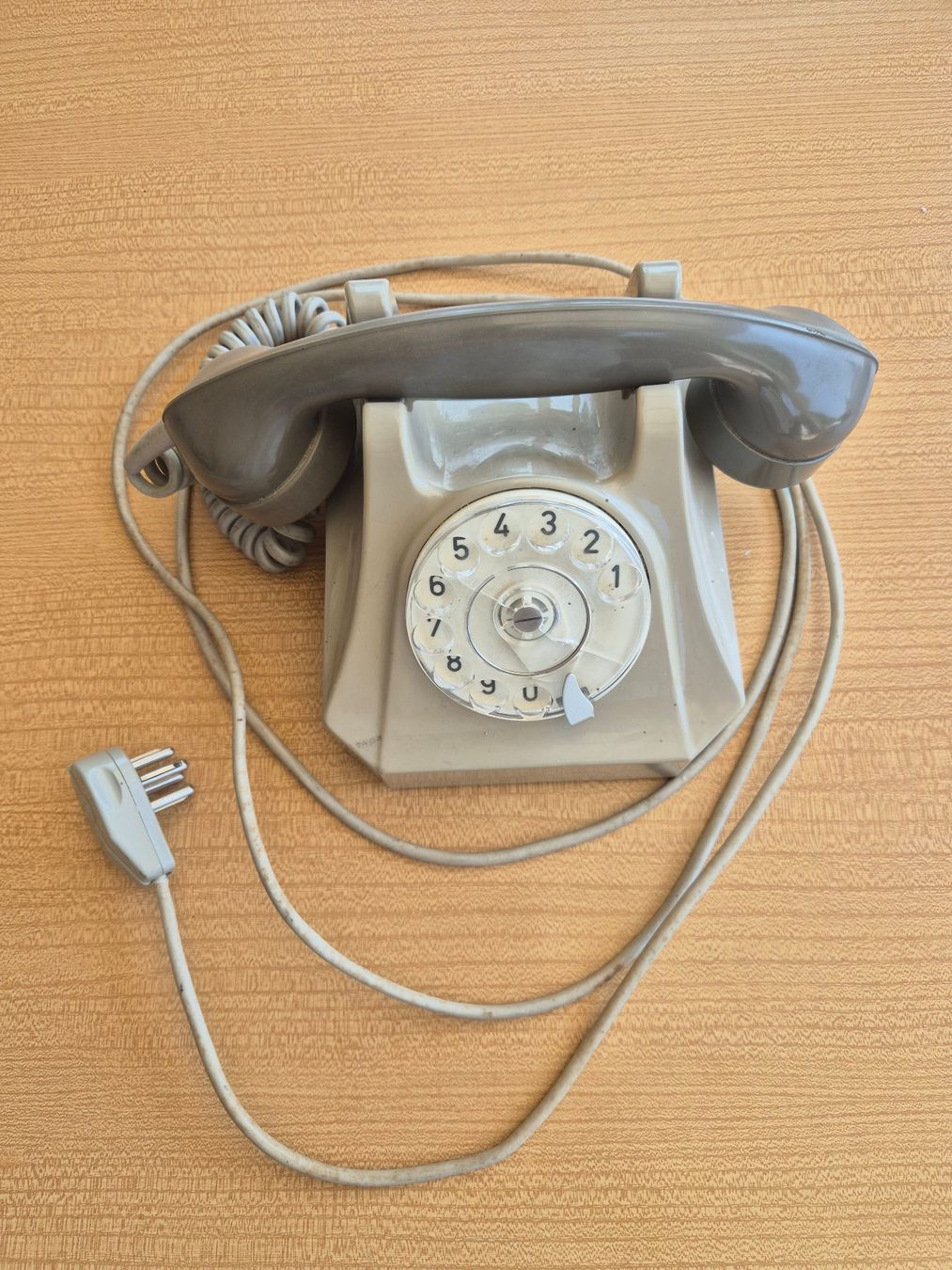 Telefone: Wählscheibentelefon – Defekt aus Gümligen von Imix42