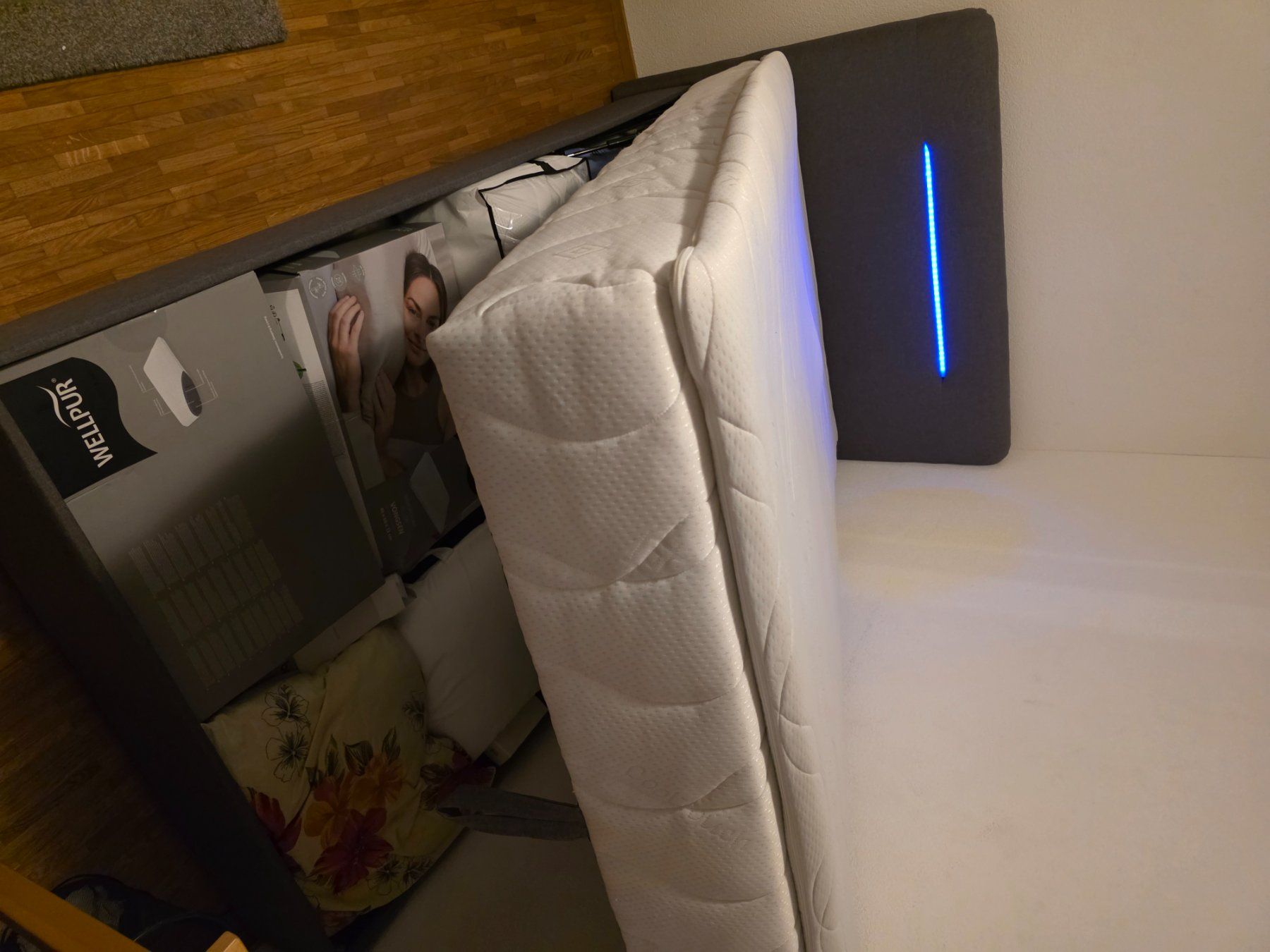 Betten: Boxspringbett mit Stauraum und LED – Gebraucht aus Nürensdorf von cili1981 1
