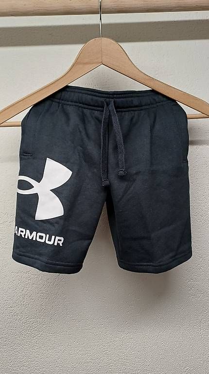 Under Armour Pantaloni: Neue kurze Hosen Under Armour Gr.128 – Nuovo e nell'imballaggio originale da Oberrieden venduto da Raja011