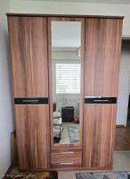 Kleiderschrank Nussbaum Dekor 3-türig mit Spiegel