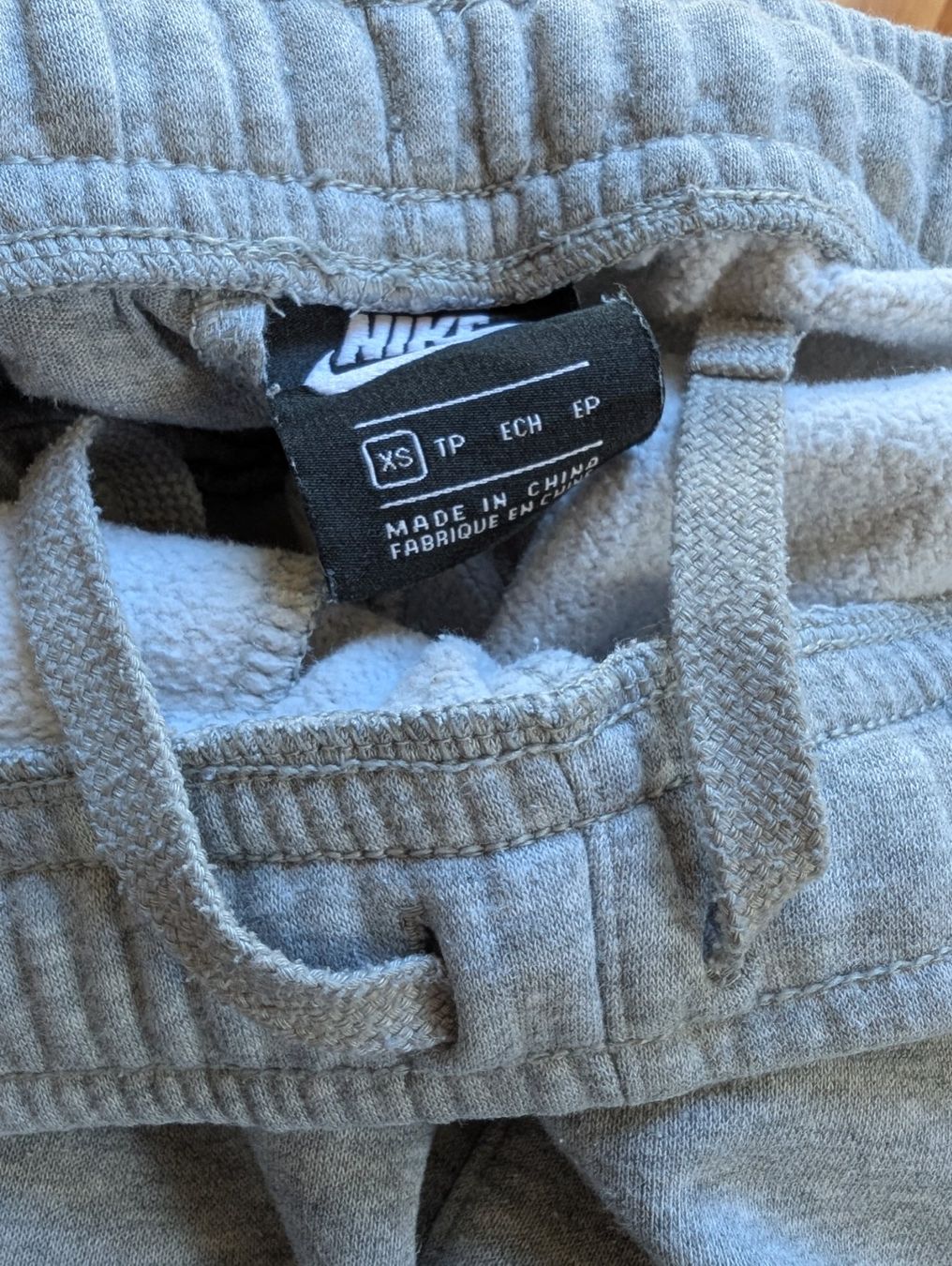 Nike Pantaloni: Trainerhose Nike – Usato da Bärschwil venduto da sch_p7g7 3
