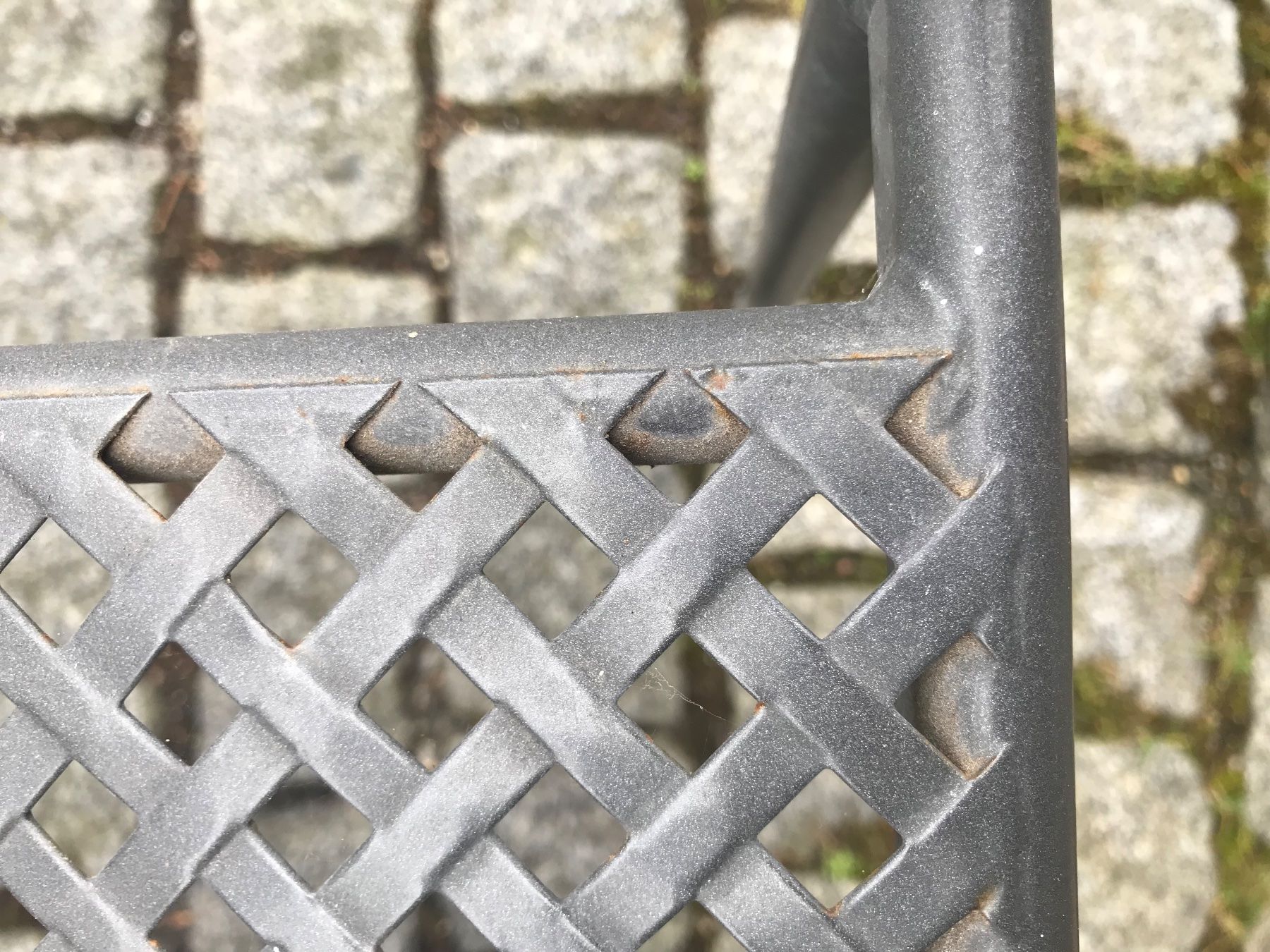 Stühle: 6 eiserne stapelbare Gartenstühle – Gebraucht aus Sursee von  7