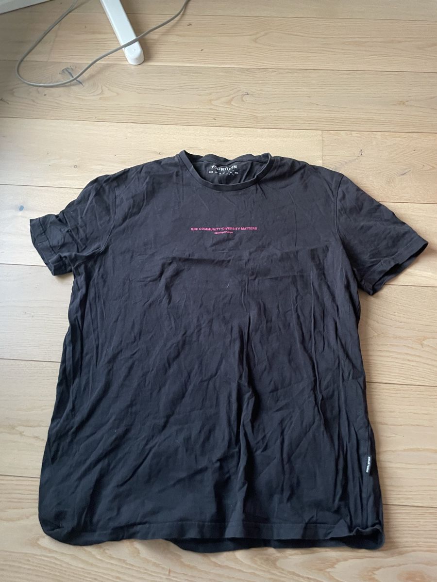T-Shirts: graphic tee grösse XL – Gebraucht aus Uitikon Waldegg von lor_b2rv