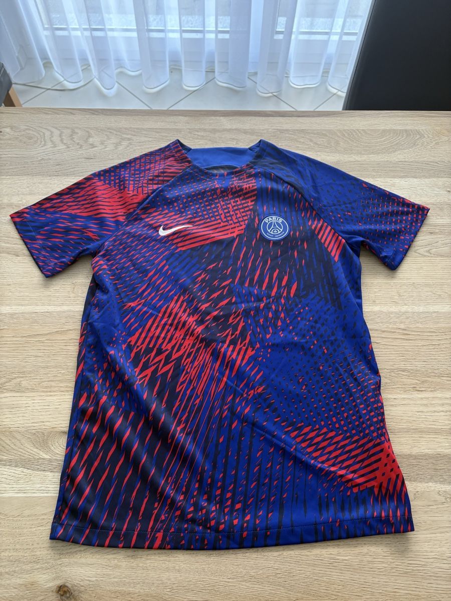 Nike Maillots de corps & Pantalons: PSG Prematch Kit 22/23 – D'occasion à Domat/Ems par tim_lq6b