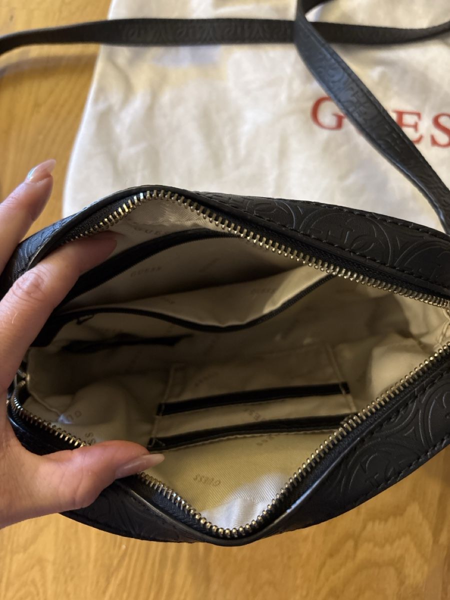 Guess Borse da donna: Umhängetasche von Guess  – Usato da Rünenberg venduto da ZwergLi100 5