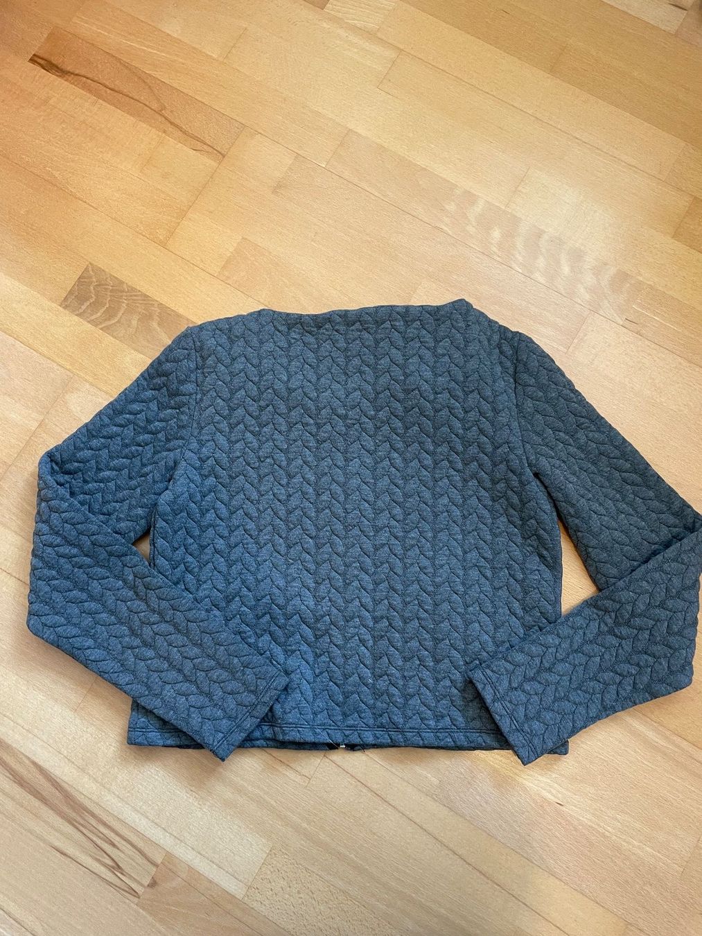 Vero Moda Jacken: Graues Vero Moda Steppjäckchen, Grösse 36 – Gebraucht aus Hubersdorf von JanasHeartTreasures 2