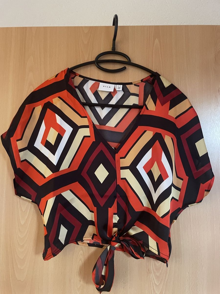 Vila Top: Top Vila coloré et chic T. 38 – Usato da Montmollin venduto da alexrey