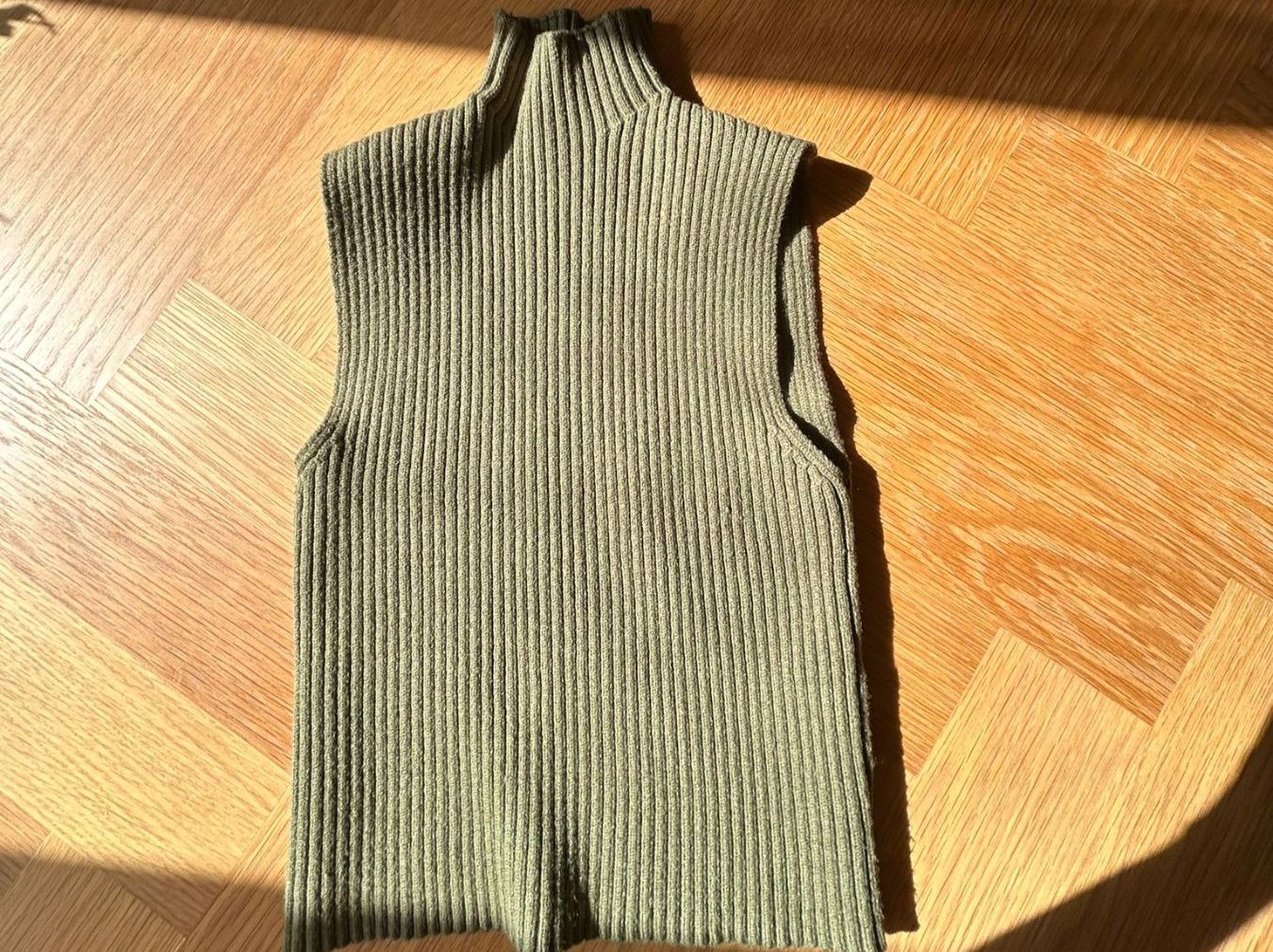 Zara Top: Crop Top Turtle Neck Zara – Nuovo (secondo la descrizione) da Zürich venduto da ain_njc7